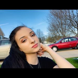 Meet your Posher, Emily